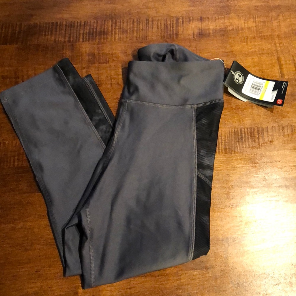 NWT Under Armor Cropped Leggings!!!